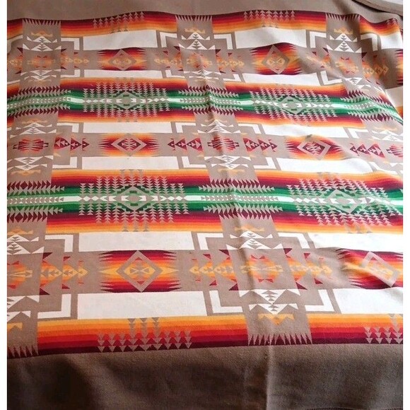 Vtg Wool Pendleton Beaver State Blanket Southwest Aztec Indian Theme 84 x 85 - Picture 2 of 11